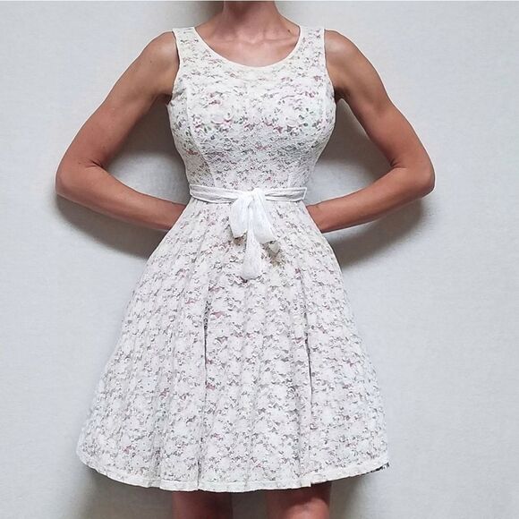 VINTAGE Volume One Lace Floral Fit & Flare Dress - Picture 2 of 16